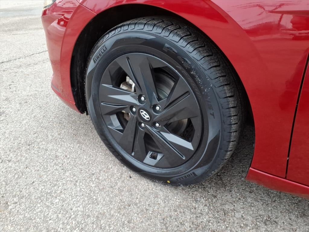 2022 Hyundai ELANTRA Base