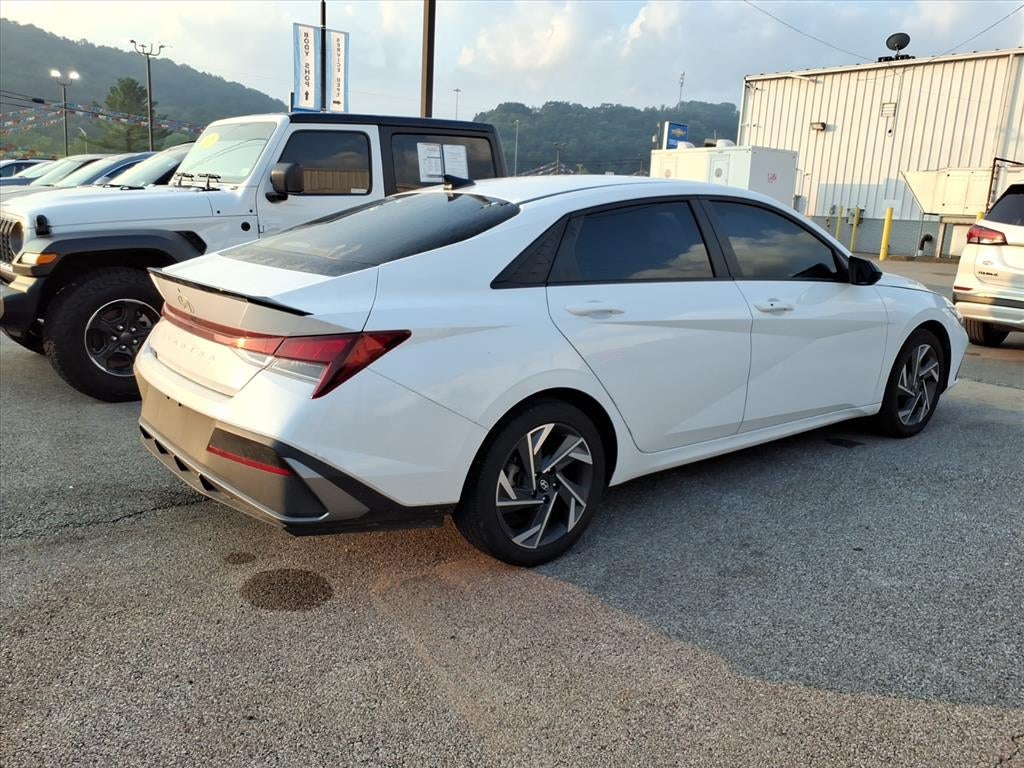 2025 Hyundai ELANTRA SEL Sport